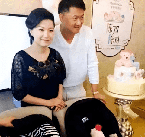 东方卫视一姐陈蓉:因“寿宴门”身败名裂,今低调嫁海归结婚生子