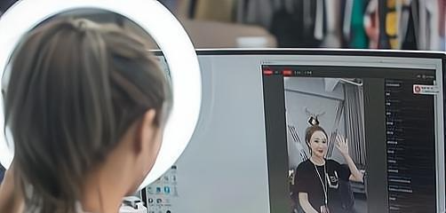 薇娅\懒人伞\一夜爆红，39度出门不怕晒，网友：防晒霜都省了