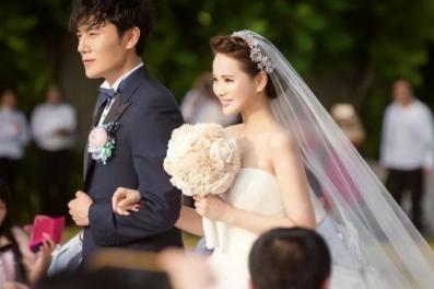 回顾：放弃豪门阔太，嫁小10岁秦昊，55岁的她凭啥让庾澄庆意难平