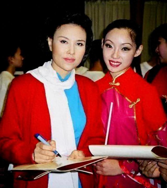 |她24岁一唱成名,48岁丈夫入狱不抛弃,患癌后老公用全部身家医治