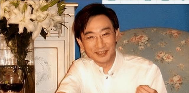 “人体模特”汤加丽：爆红后被父亲嫌弃，和丈夫离婚，46岁仍单身