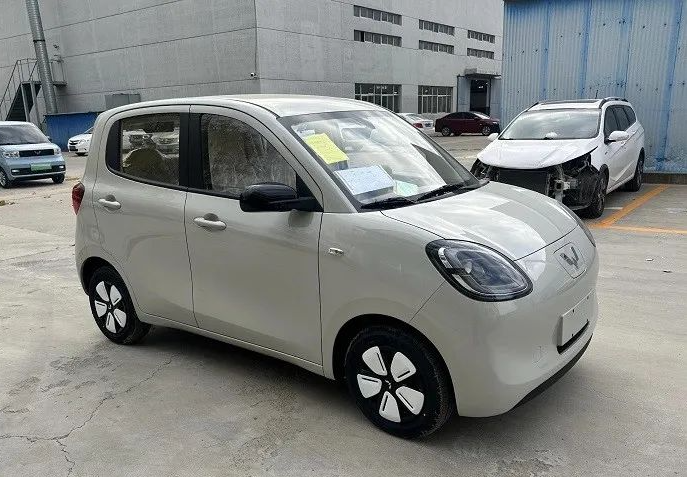 五菱颠覆设计，4万的小车，纯电续航300km，城市通勤利器
