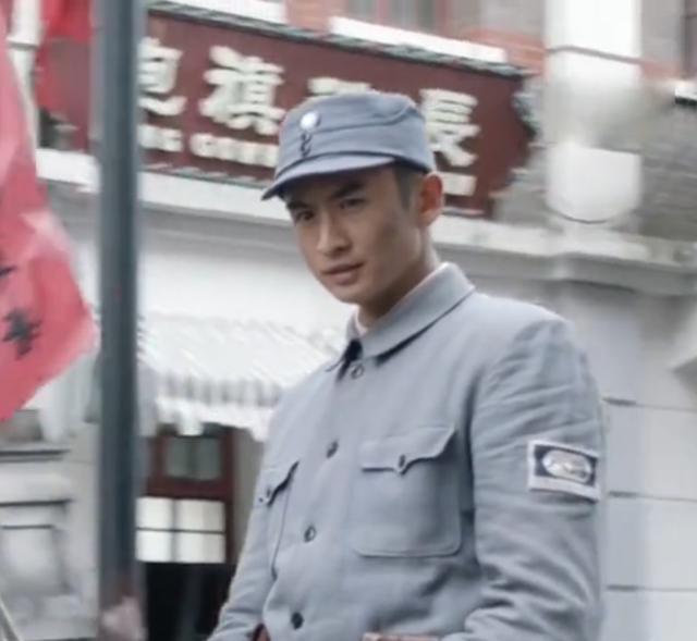 别再给军人这个职业抹黑了,这4位明星演军人看着难受,玩儿呢?