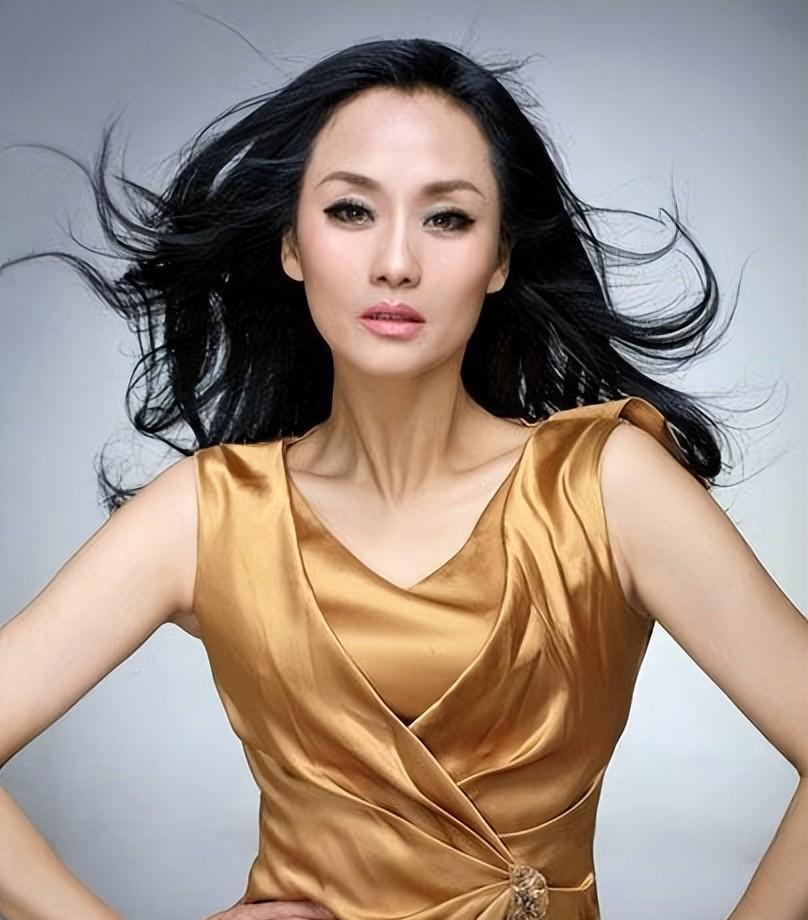 “儿子”是一线明星,女儿是奥运冠军,可58岁的她才算是人生赢家