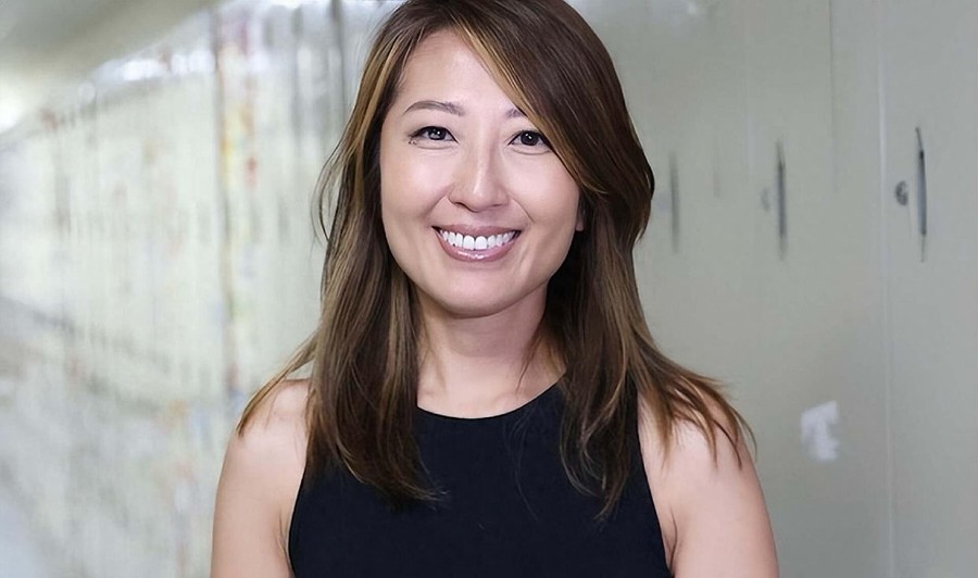 香港女星婚内出轨,花钱包养大12岁软饭男,多次开房聊天言论大