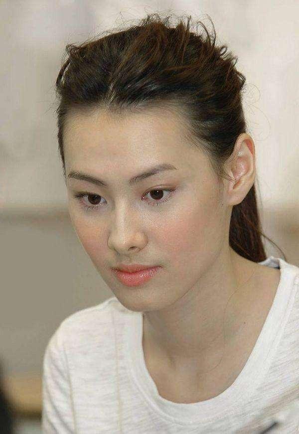 梁洛施|重磅揭秘！梁洛施受邀出演鲁豫有约，坦言生子是人生最幸福的决定，再来一次也毫不后悔！