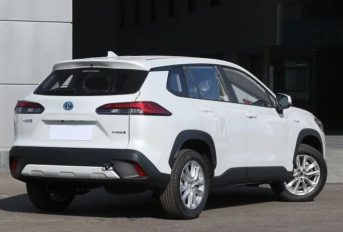 丰田放大招，13万一路跌至7万，混动SUV省油又耐用