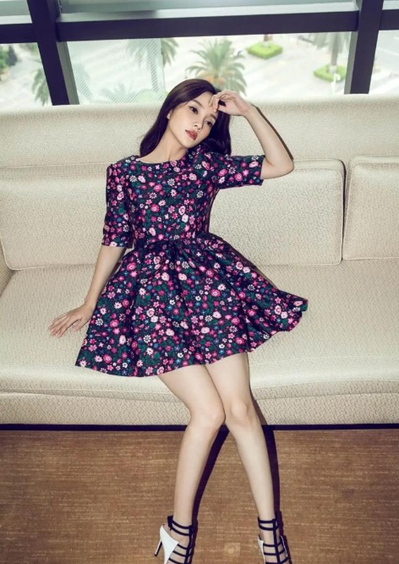 没想到,“做头发”事件才过去6年,李小璐就以“这种姿态”出现