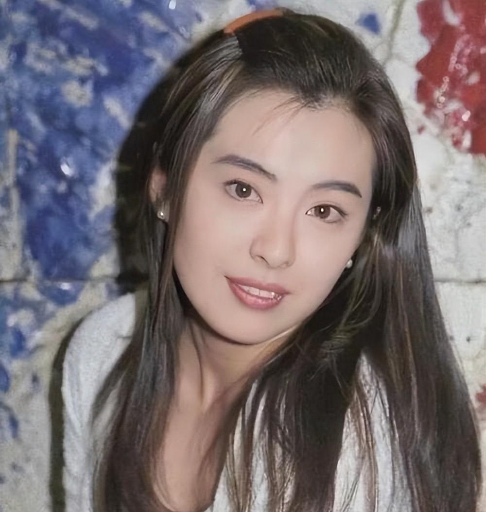 现在嫌她们丑,当年追成狗!这些发福的女明星,当年都是大美女