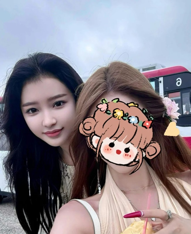 孙怡露脐装破怀孕谣言:肚皮松弛腰上满是赘肉,怒视女儿表情太凶