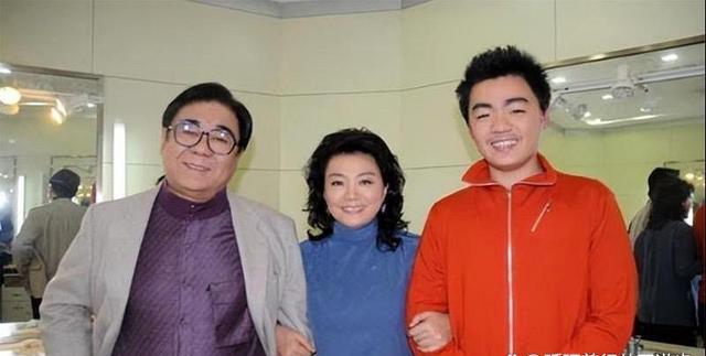 金铁霖追悼会：唯一儿子嚎啕大哭，现任老婆与前妻李谷一都没出席