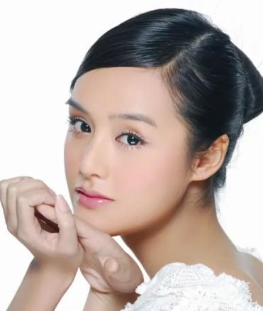 富大龙|回顾17岁被邀上春晚，大火时结婚，婚后把丈夫培养成“双料影帝”