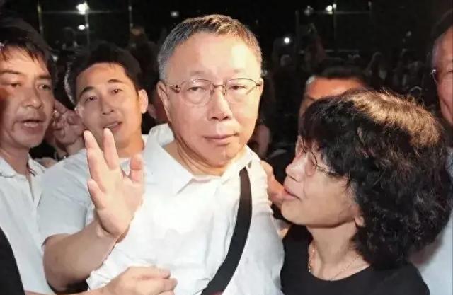 柯文哲获释后白营使出“王炸”，令赖彻底难堪！绿营：才刚刚开始