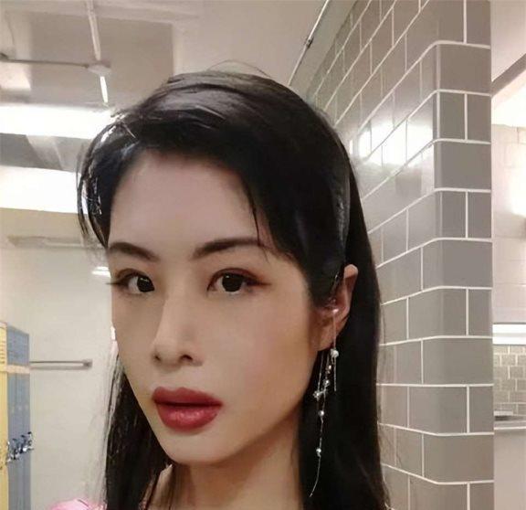 “全网公敌”许可馨,回国后叫嚣无人敢动她,现如今去藤校读博