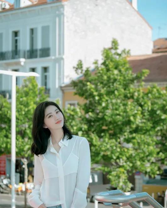 景甜算不算北影最美校花?看看她和刘亦菲的合照就有答案了