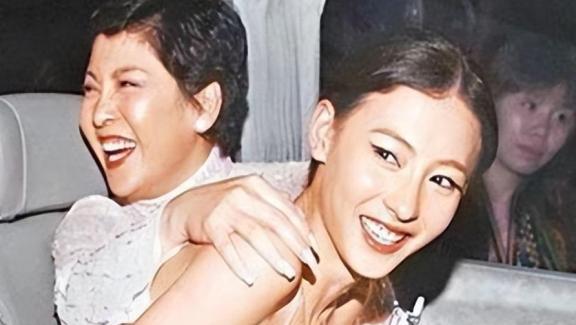 这一次,42岁的张柏芝将挡在身前面的遮羞布撕破了