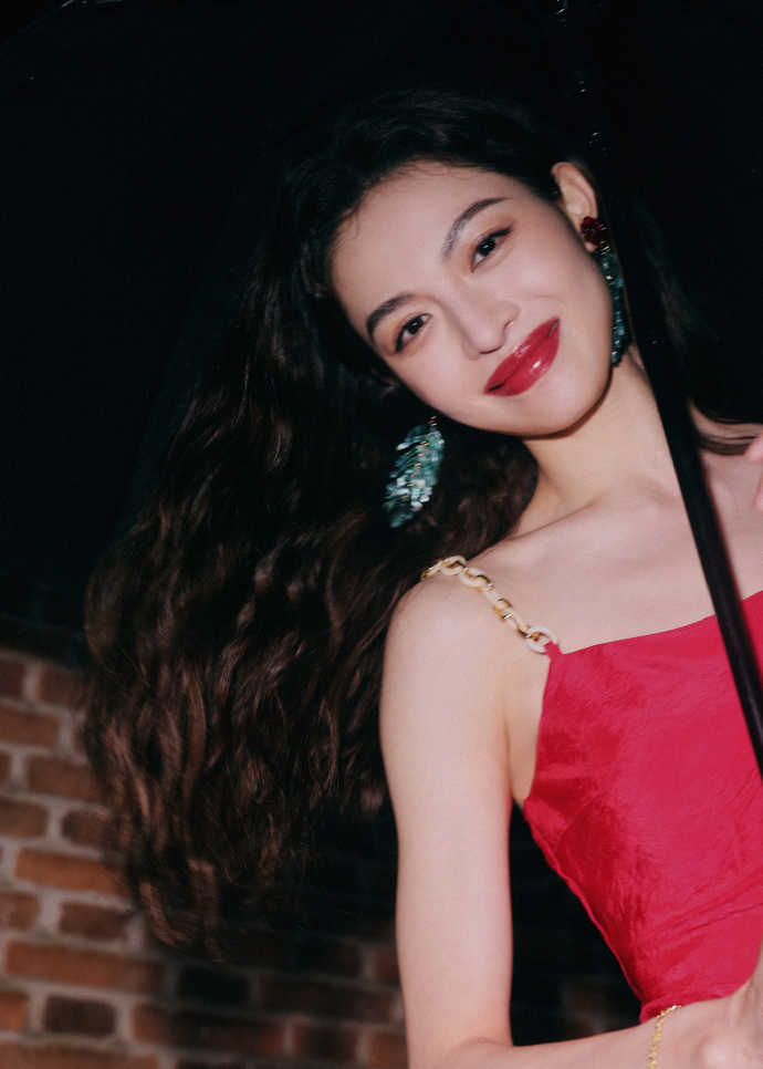 刚出道的“钟楚曦”好清纯,难怪李现不舍分手,张云龙想结婚