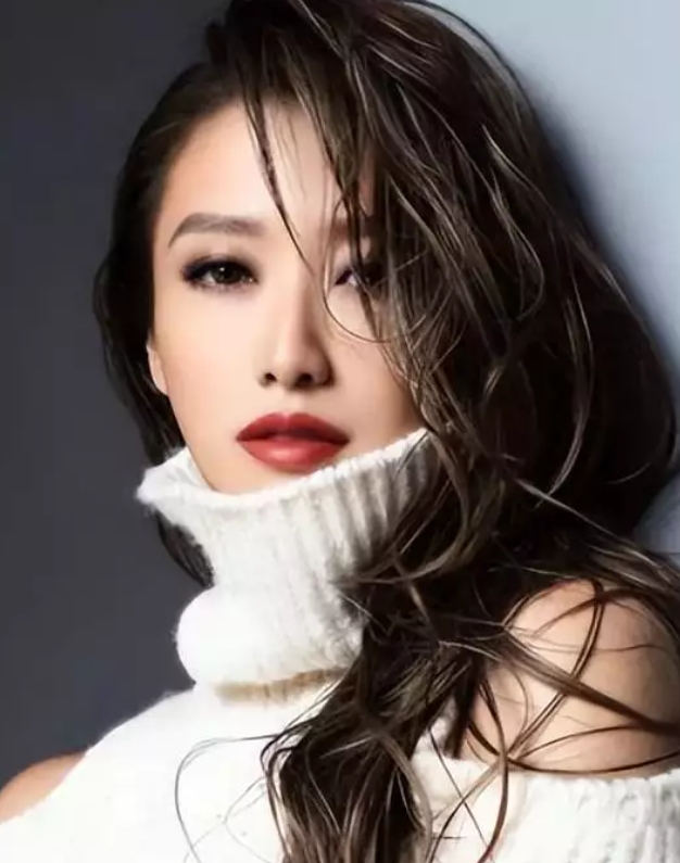 谢霆锋妹妹罕见亮相，居住国外容颜冻龄，情史颇丰5年前秘密产女