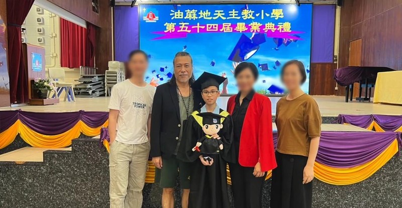 71岁香港摇滚教父儿孙满堂还不够?小40岁女友陪伴14年却拒绝5婚!