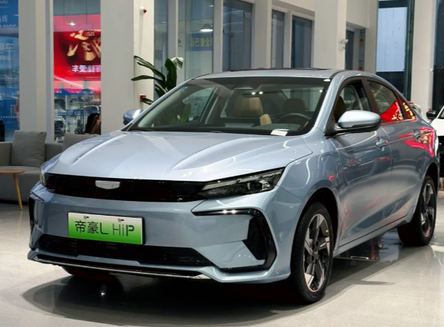被严重低估的销量王，满油满电续航1350km，才卖6万多