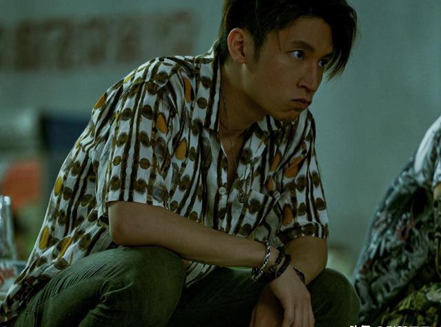 《孤注一掷》时隔1年重映！4位主演差距已拉开，真红假红一目了然