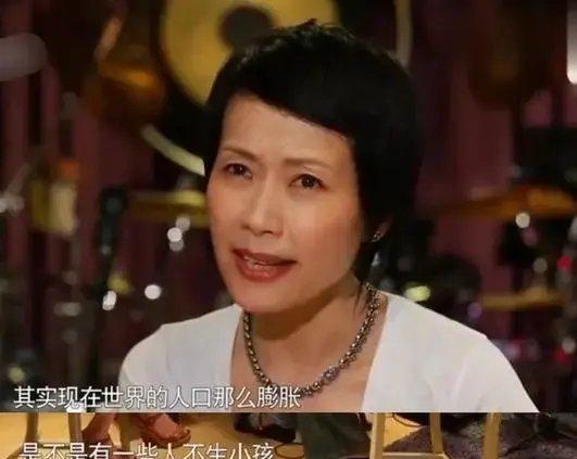 港星李中宁：生意失败，66岁做保安，从未找妹妹“许仙”接济