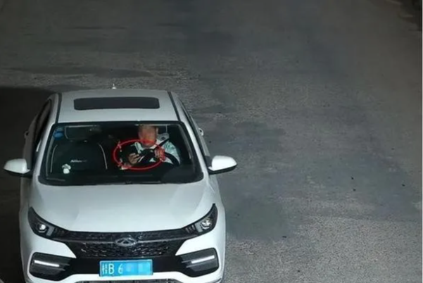 交警提醒:即日起,私家车将实行2+3新式严查,违章者将被扣分罚款