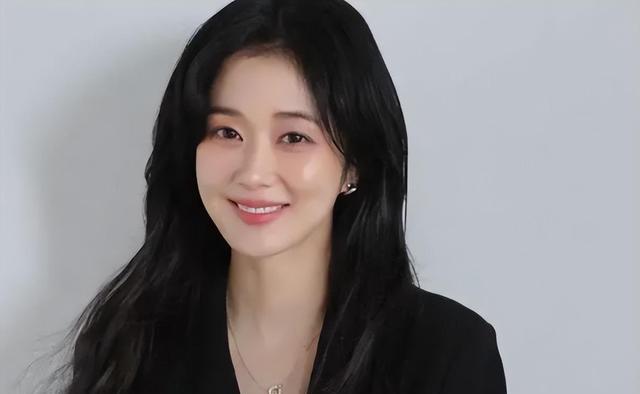 被封禁后回到韩国的张娜拉,时隔15年又一次出现,却让人惊艳不已