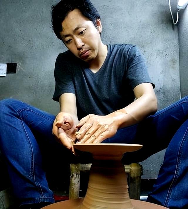 “水哥”王昱珩:20年不上班却成亿万富翁,他凭什么这么狂?