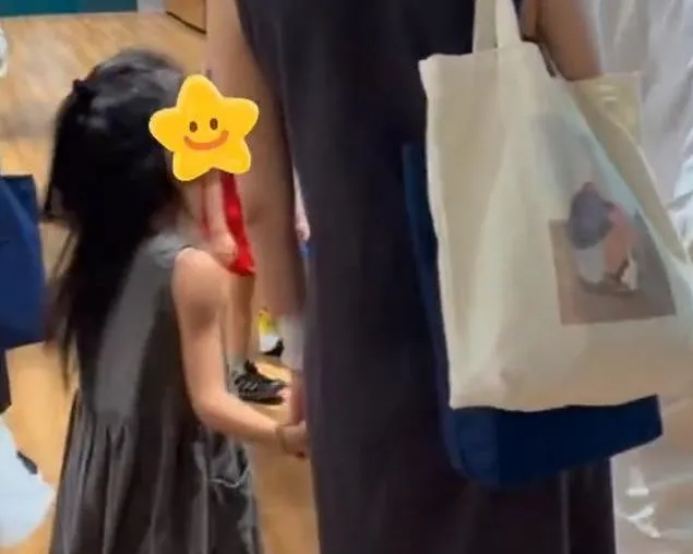 44岁高圆圆生图状态曝光,现身活动优雅知性,抗图赛过医美女星