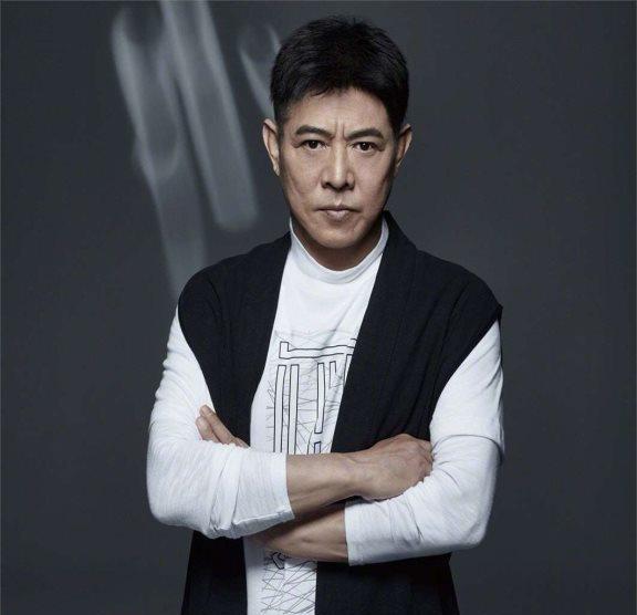 61岁李连杰:后事一切从简,不用立碑也不办葬礼,树葬海葬无所谓