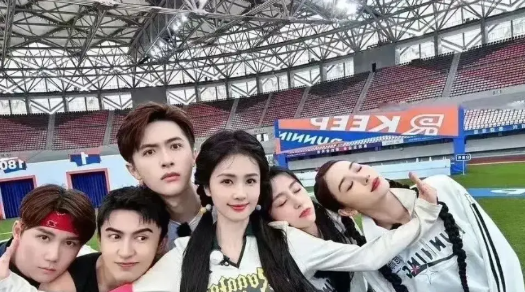 白鹿|杨颖被《奔跑吧》抛弃!资源全由白鹿接手,疯马秀后复出宣告失败