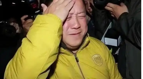 一巴掌惊呆曾志伟,情牵影坛大佬,嫁入豪门,59岁仍风华绝代