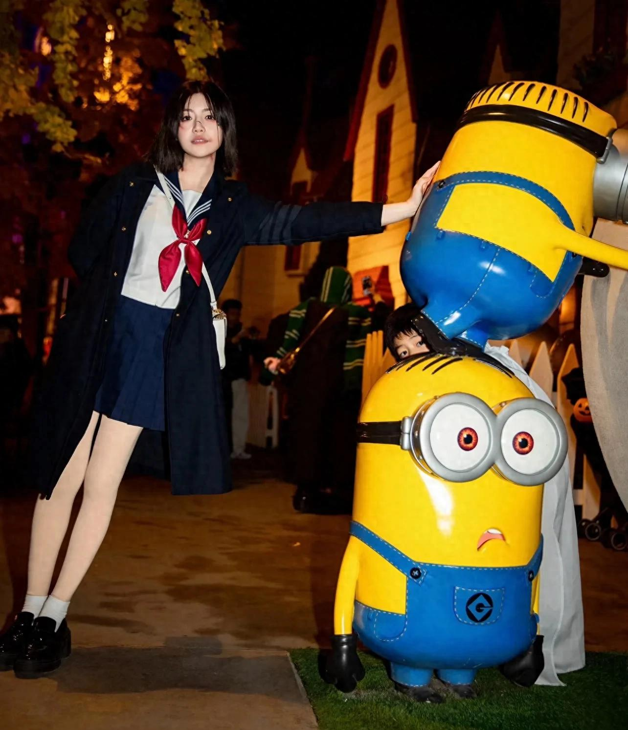 陈妍希晒8岁小星星近照，母子二人韩国旅行，陈晓依旧未现身