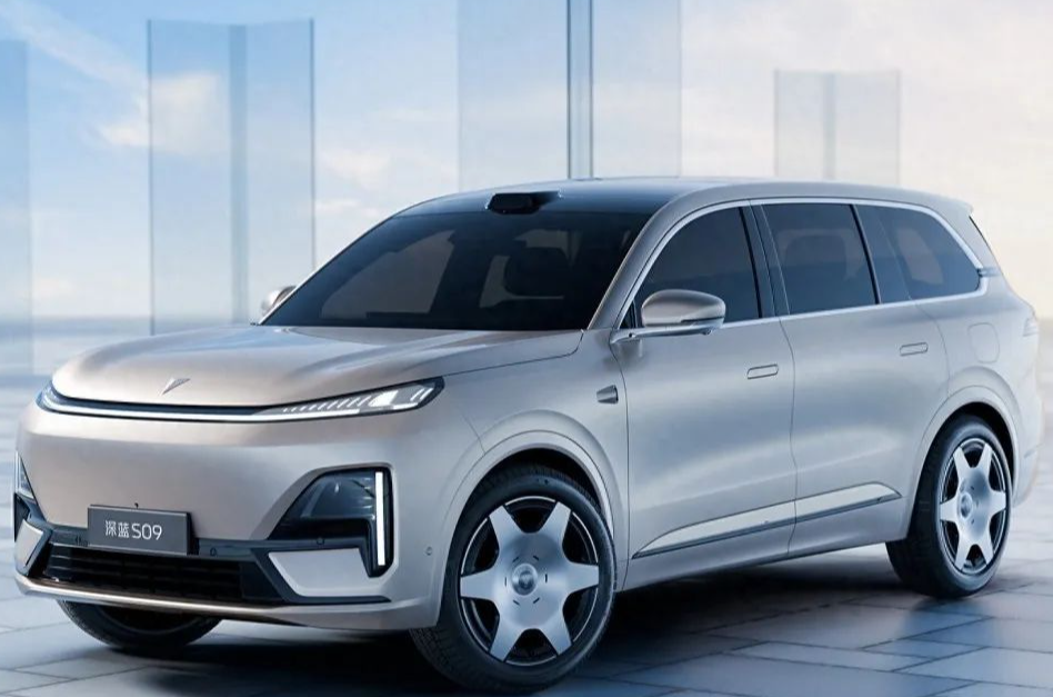 长安新款大6座SUV，车长5202mm，2、2、2座椅