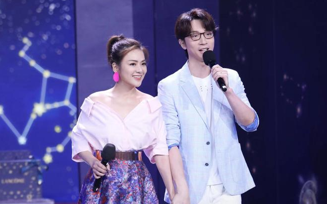 45岁知名主持人陈辰喜当妈，二胎得子心愿达成，一家4口幸福温馨，羡慕一众网友！