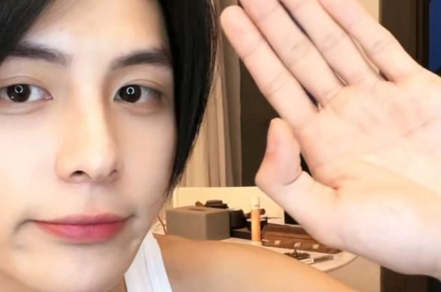 曝43岁阿娇私生活混乱！聊多个小男友，床照泄露，聊天记录也曝光