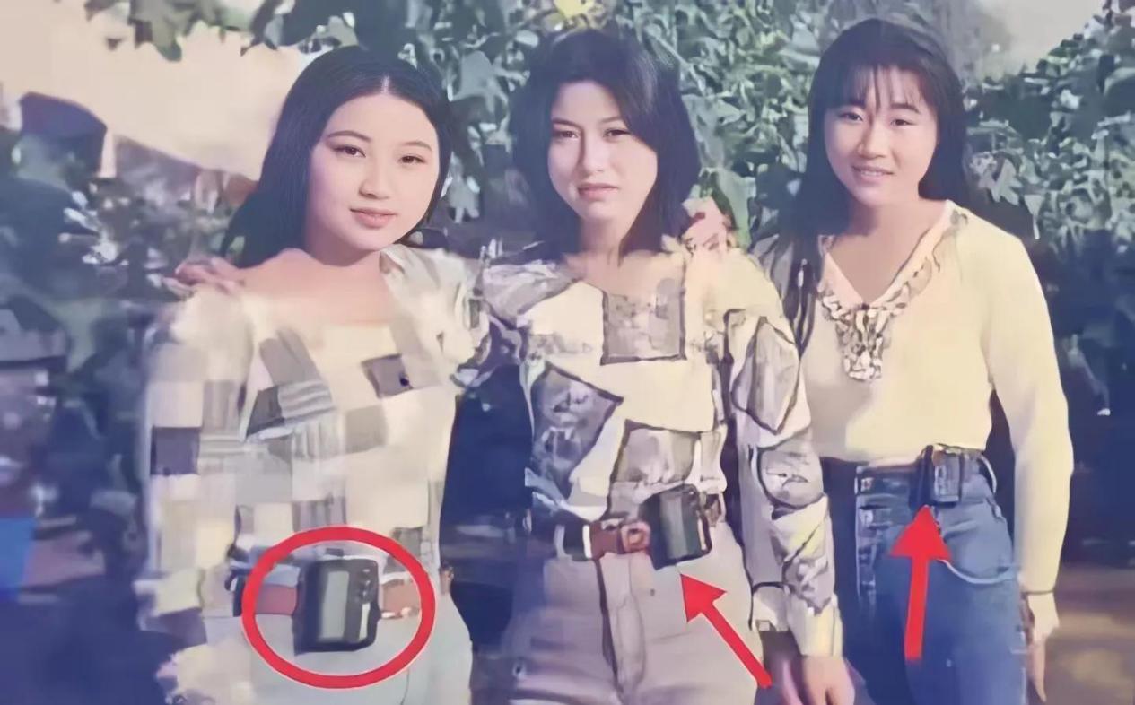 90年代很火的“BB机”,曾一台卖两千,现在用它还有信号吗?