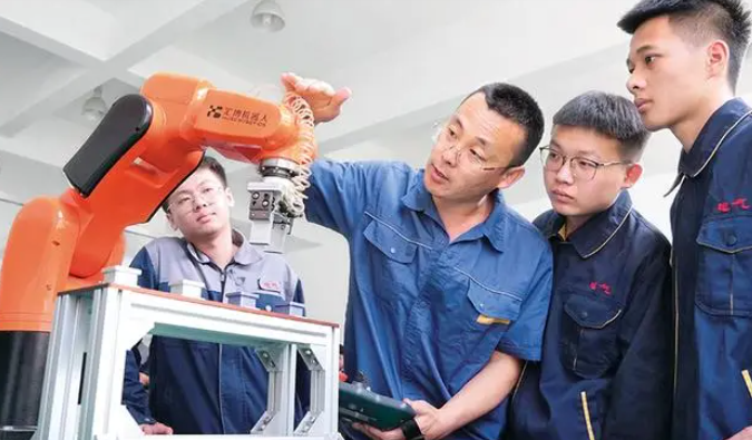 你怎么看本科生选择回到中职、高职院校“回炉”