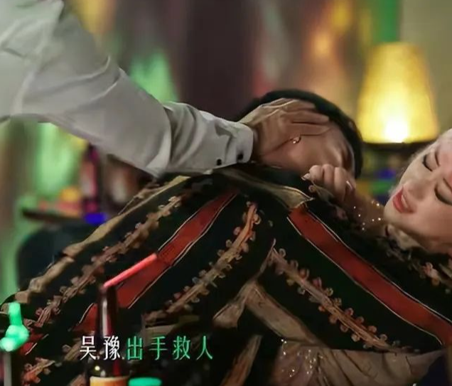 现代谍战剧《宿敌》央视开播!看了两集,我却被廖凡吸引了