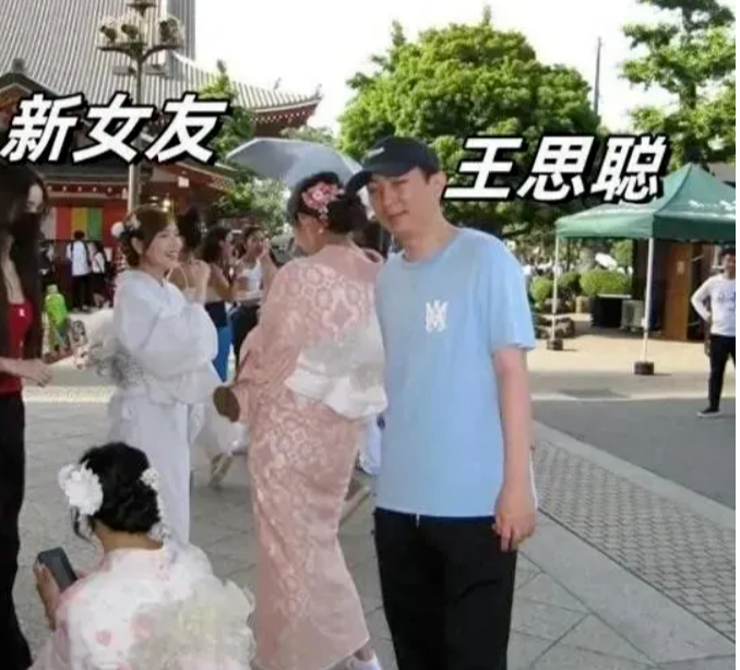 国民老公王思聪21岁新女友，娃娃脸水蛇腰太漂亮，像芭比娃娃一样可爱又美！