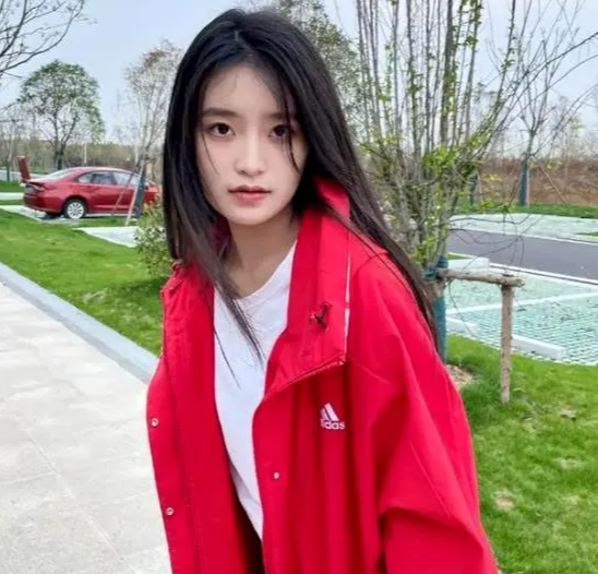 林青霞16岁女儿也太漂亮了！眉眼一模一样，这是娱乐圈颜值最高星二代了吧？