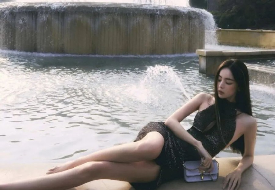 古力娜扎惊现"纸片人"造型,网友:这还是我们认识的那个她吗?