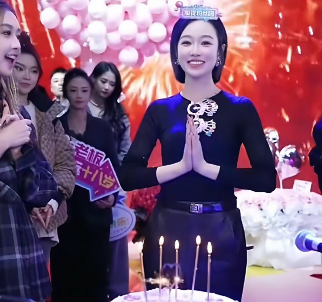 直播大佬接连翻车,三只羊垮台是必然,被打假的网红你买过几家