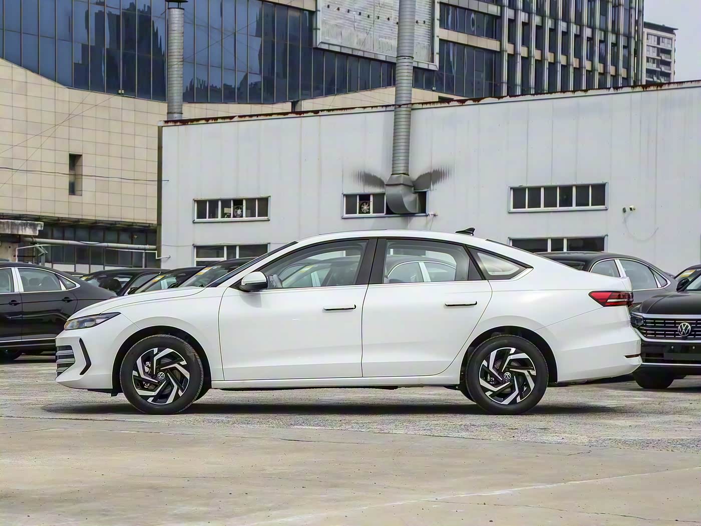 大众亲民版“迈腾”即将上市！换装隐藏门把手+电子怀挡，还看啥