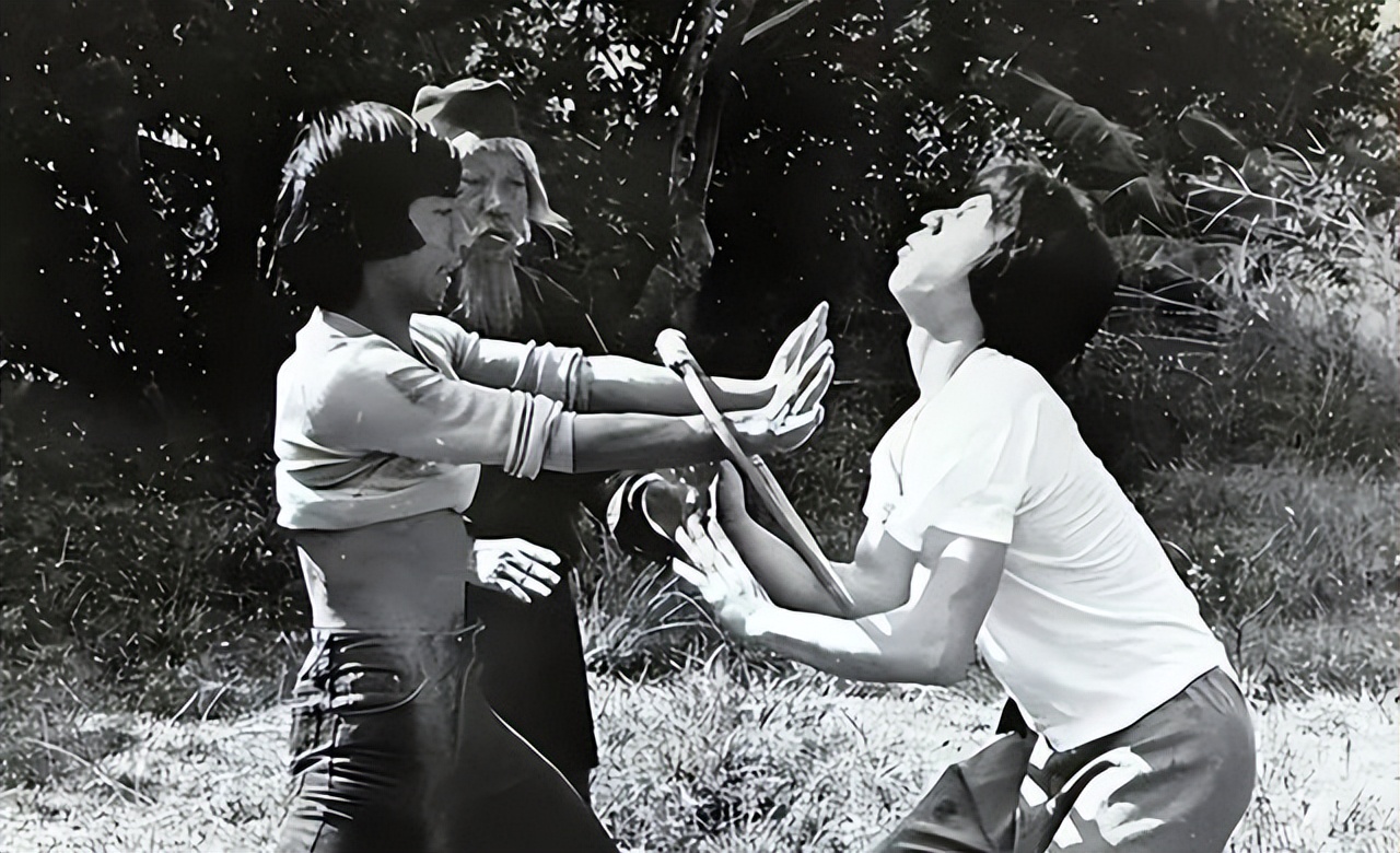 他是中国最牛演员,五个儿子都是大腕,大儿子火过周星驰和成龙