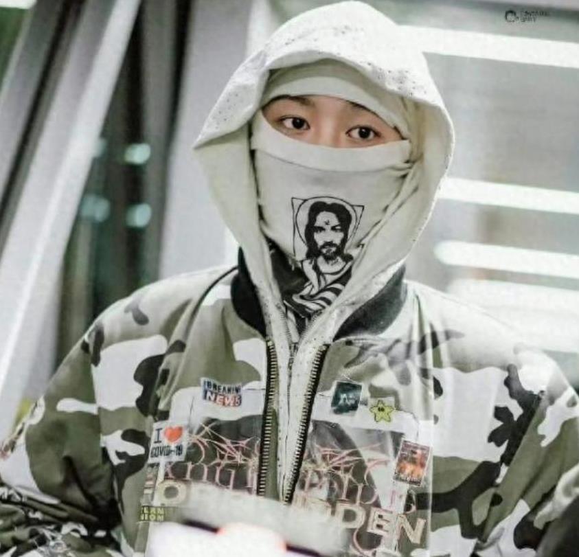 范丞丞又因衣服上热搜,却意外曝光姐姐新恋情?男友身份太意外