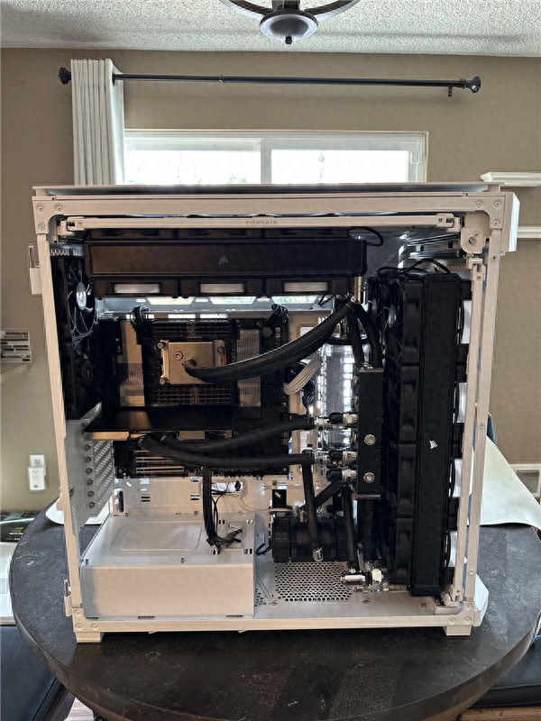 花十几万配的顶级电脑:遭遇诡异Bug无法开机!机主绝望发帖求助