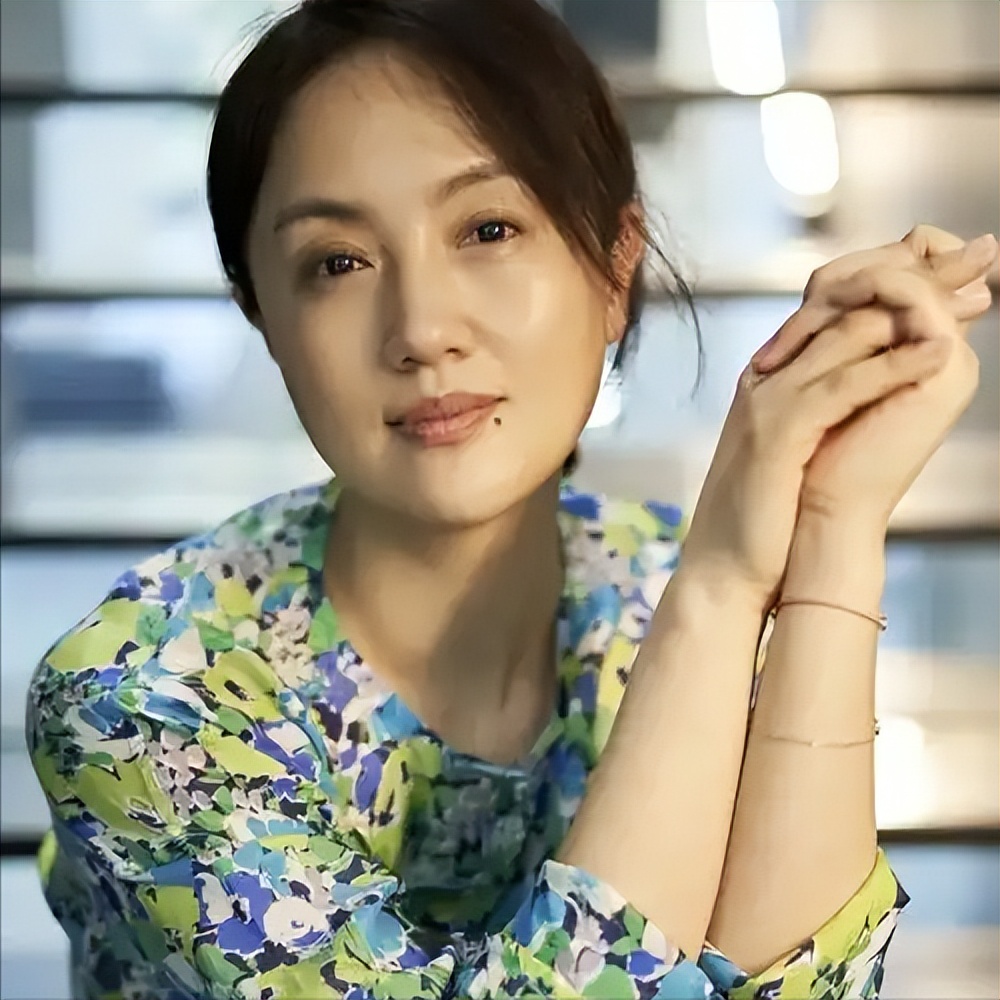 离春节不到2月，52岁辛柏青高调传出喜讯，朱媛媛终于可以放心了