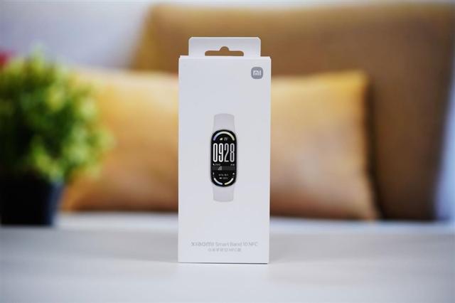 1.72英寸屏+30天續航+生態中樞！小米手環10評測